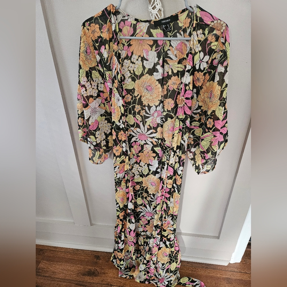 Forever 21 Black Floral Long Sleeve Kimono